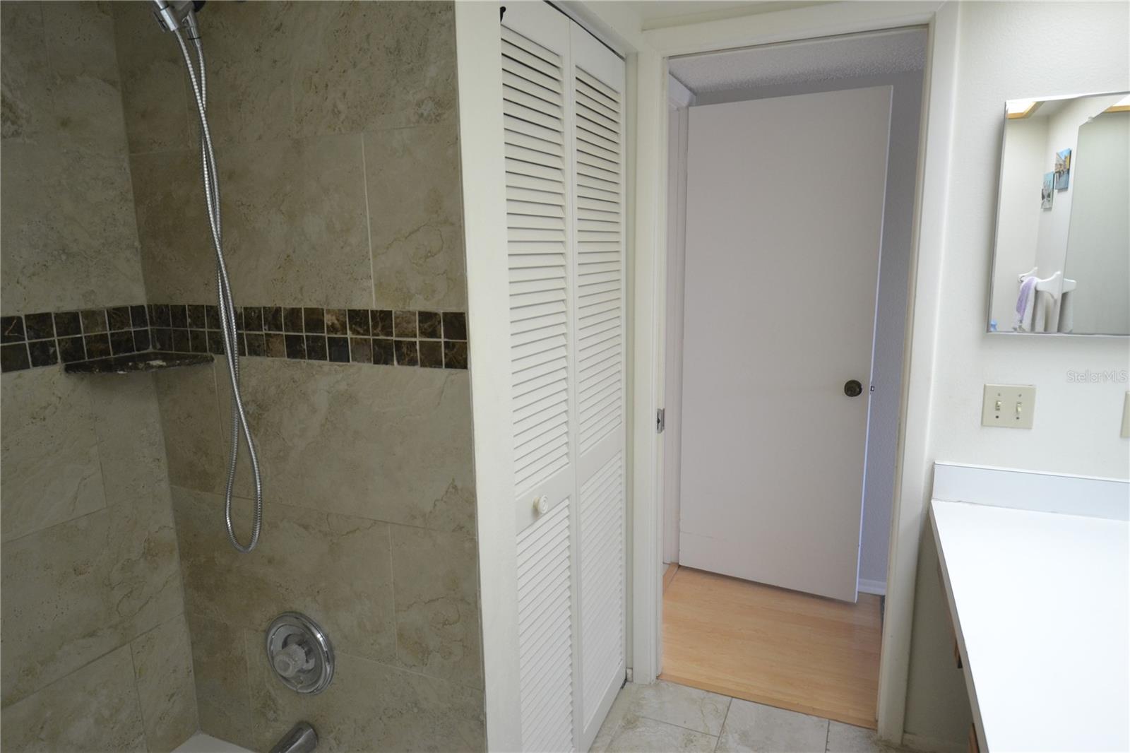 EAST LAKE WOODLANDS WOODLAKE RUN - Residential Lease