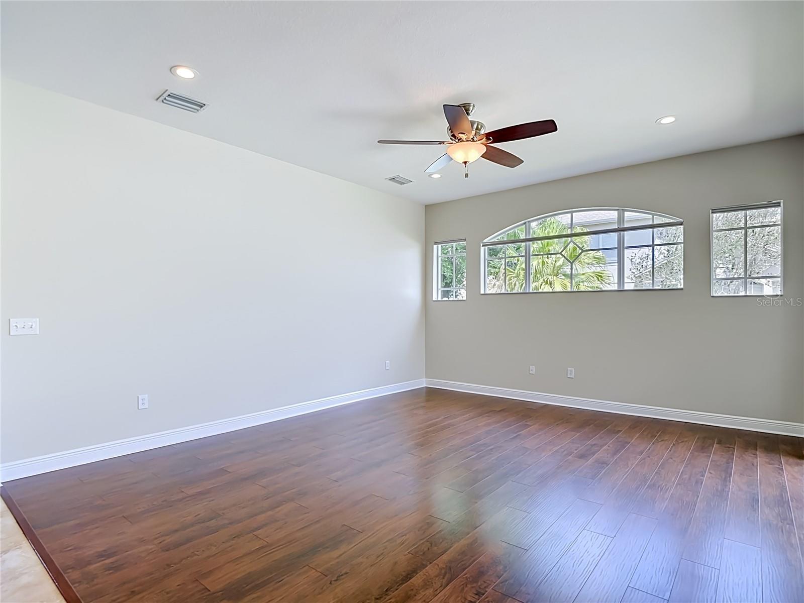 MEADOW POINTE - Residential