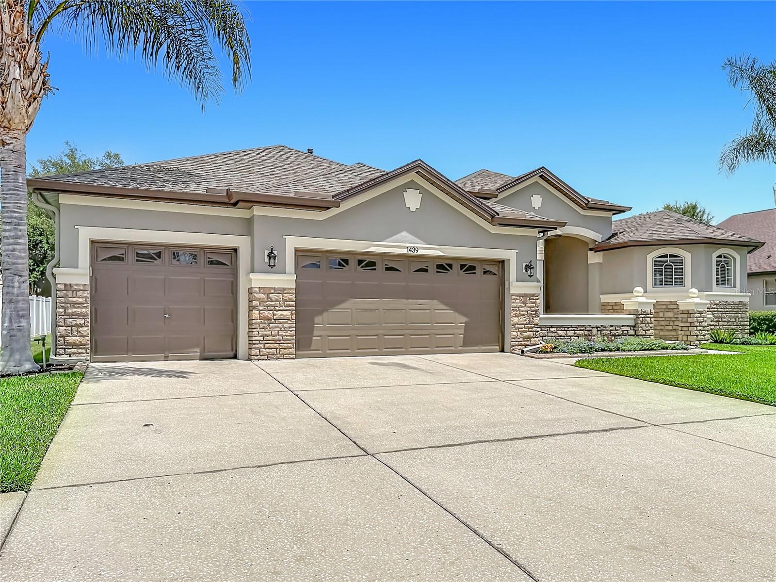 MEADOW POINTE - Residential