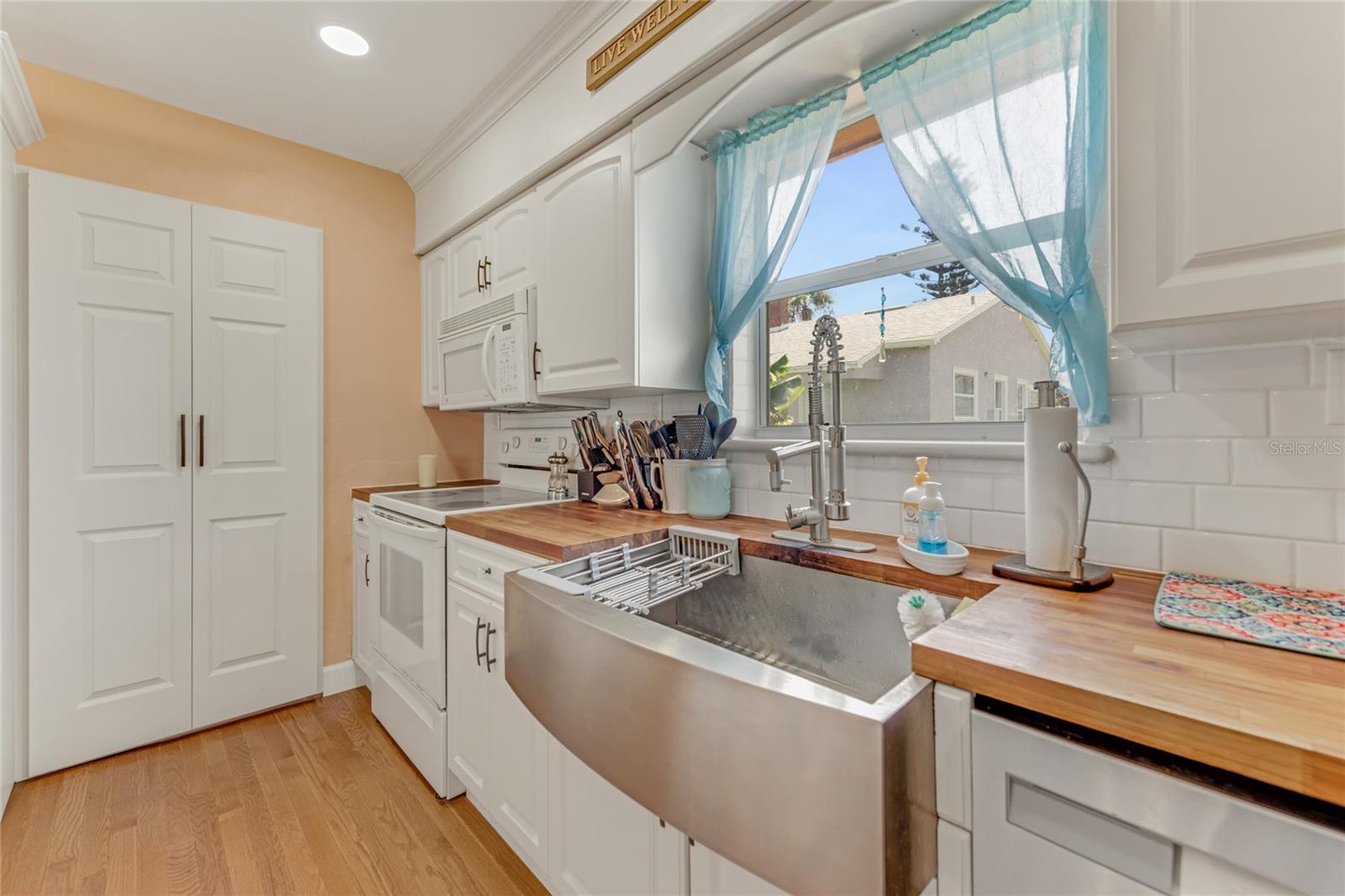 PATO MANOR - Residential