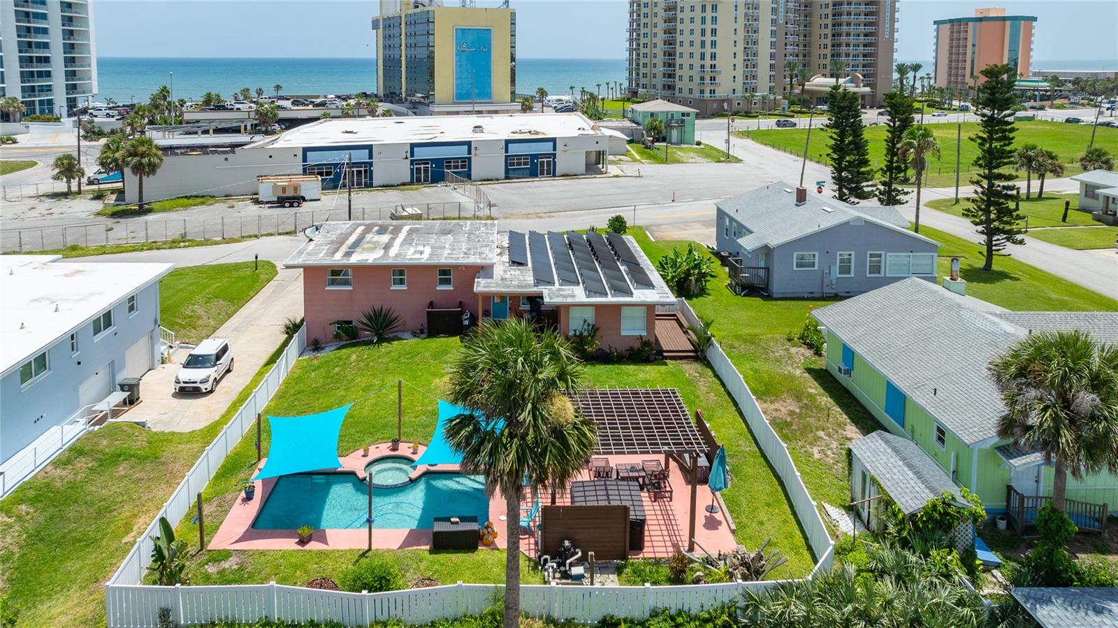 PATO MANOR - Residential