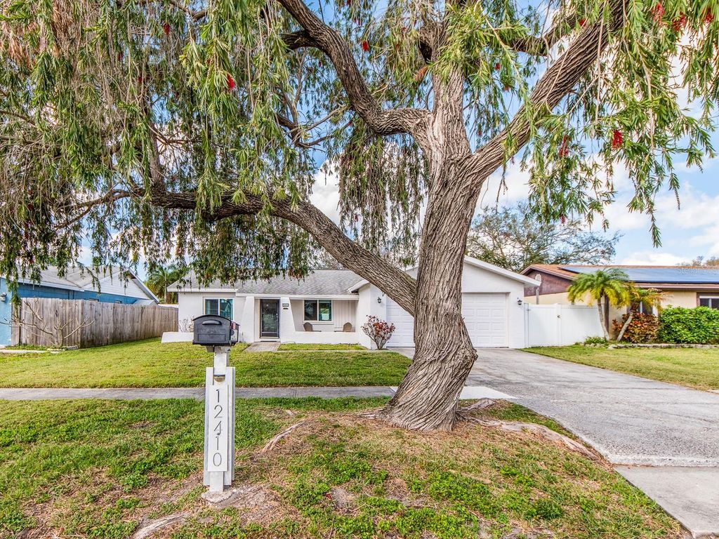 Photo of 12410 Cumberland Drive, Largo, FL 33773 (MLS # TB8479127)