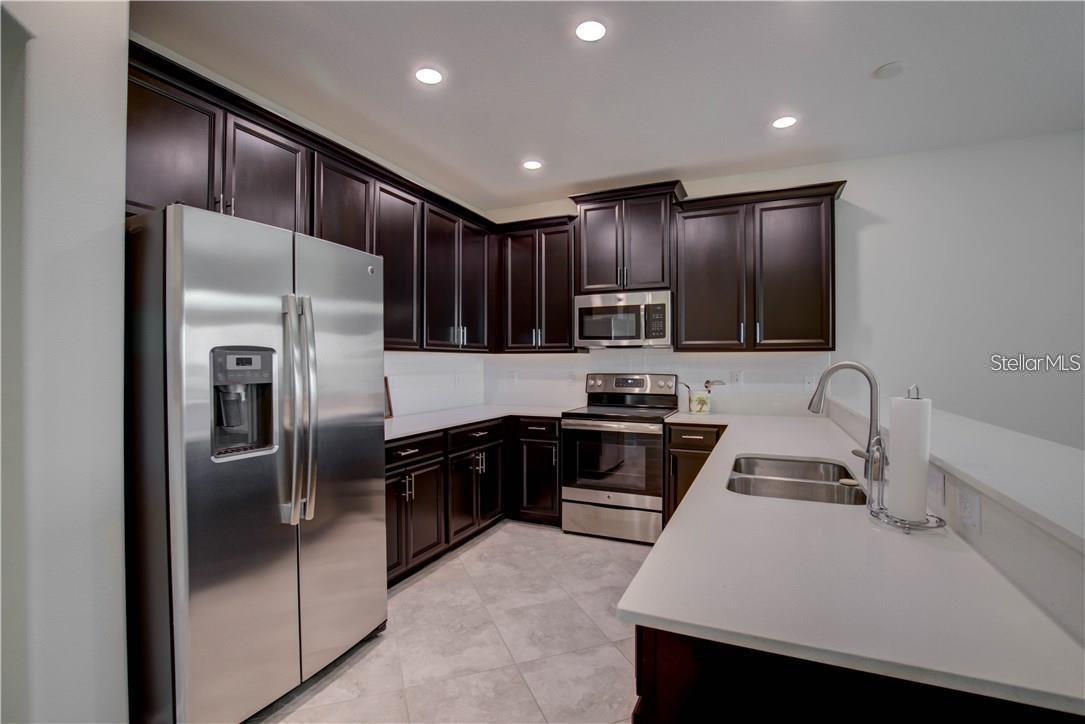 CHAMPIONS CLUB - Residential Lease