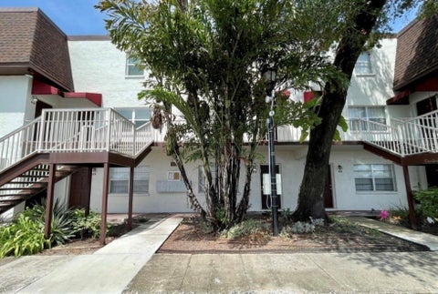 9209 Tudor Drive C203, Tampa, FL 33615