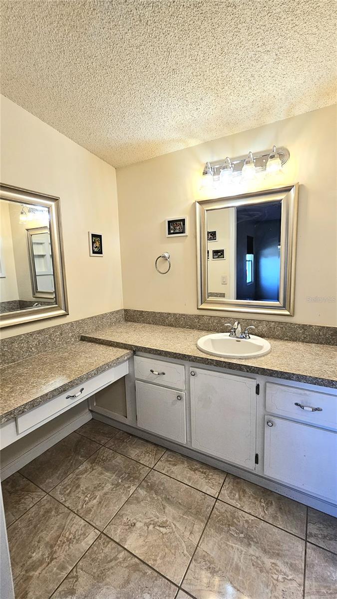 LADY LAKE ORANGE BLOSSOM GARDENS UNIT 08 - Residential