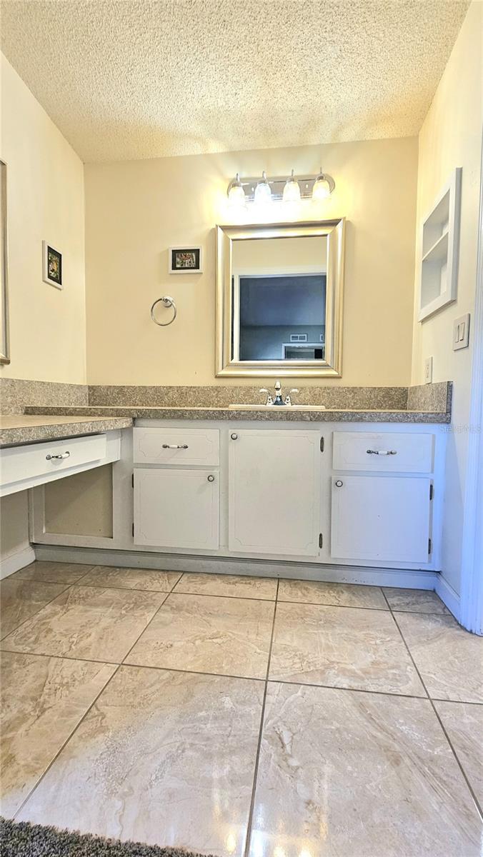 LADY LAKE ORANGE BLOSSOM GARDENS UNIT 08 - Residential