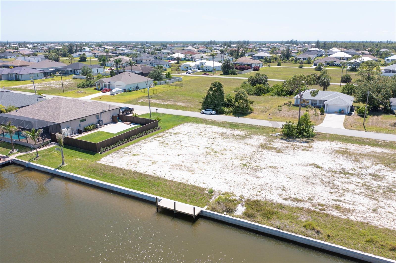 CAPE CORAL - Land