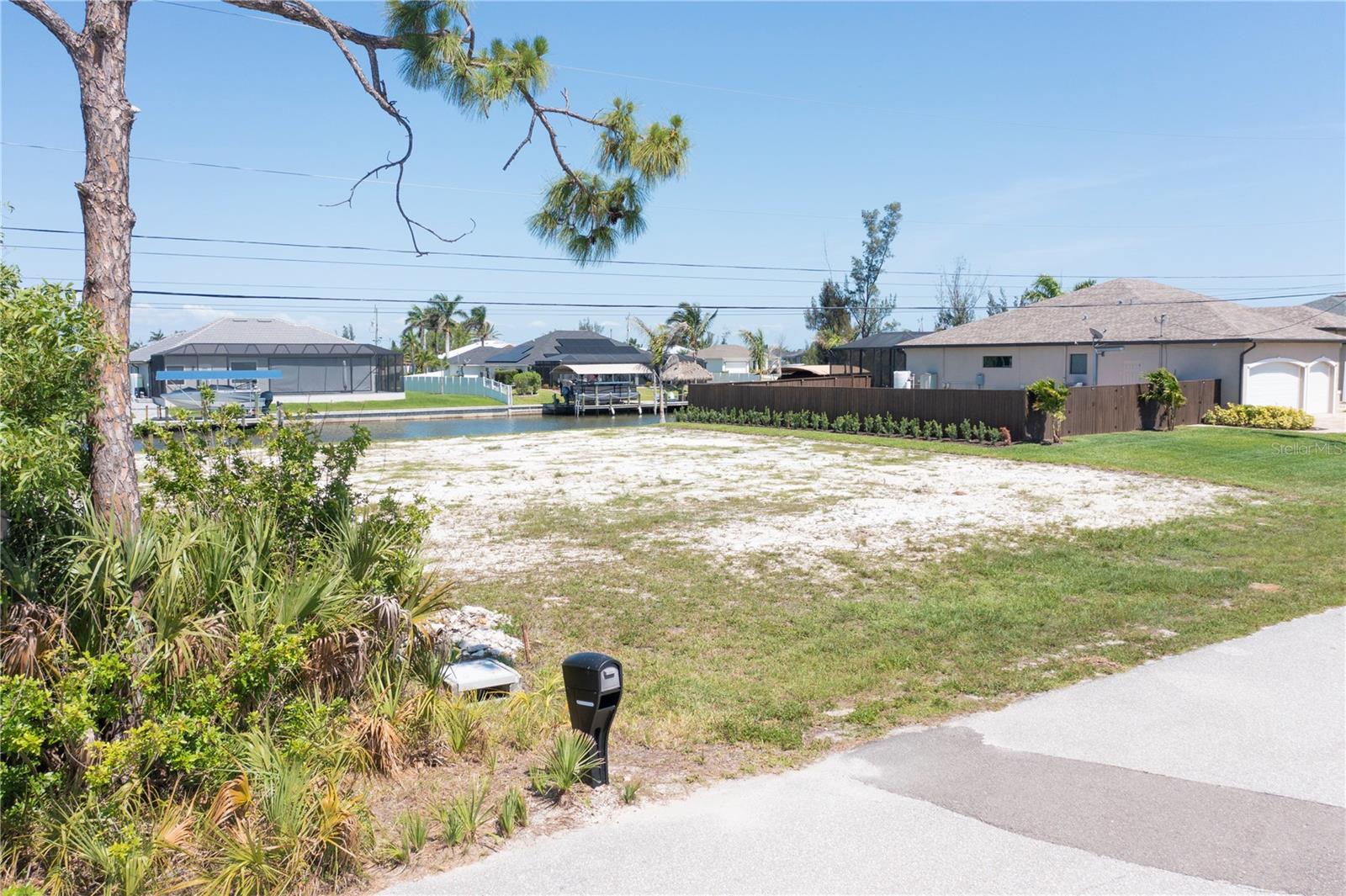 CAPE CORAL - Land
