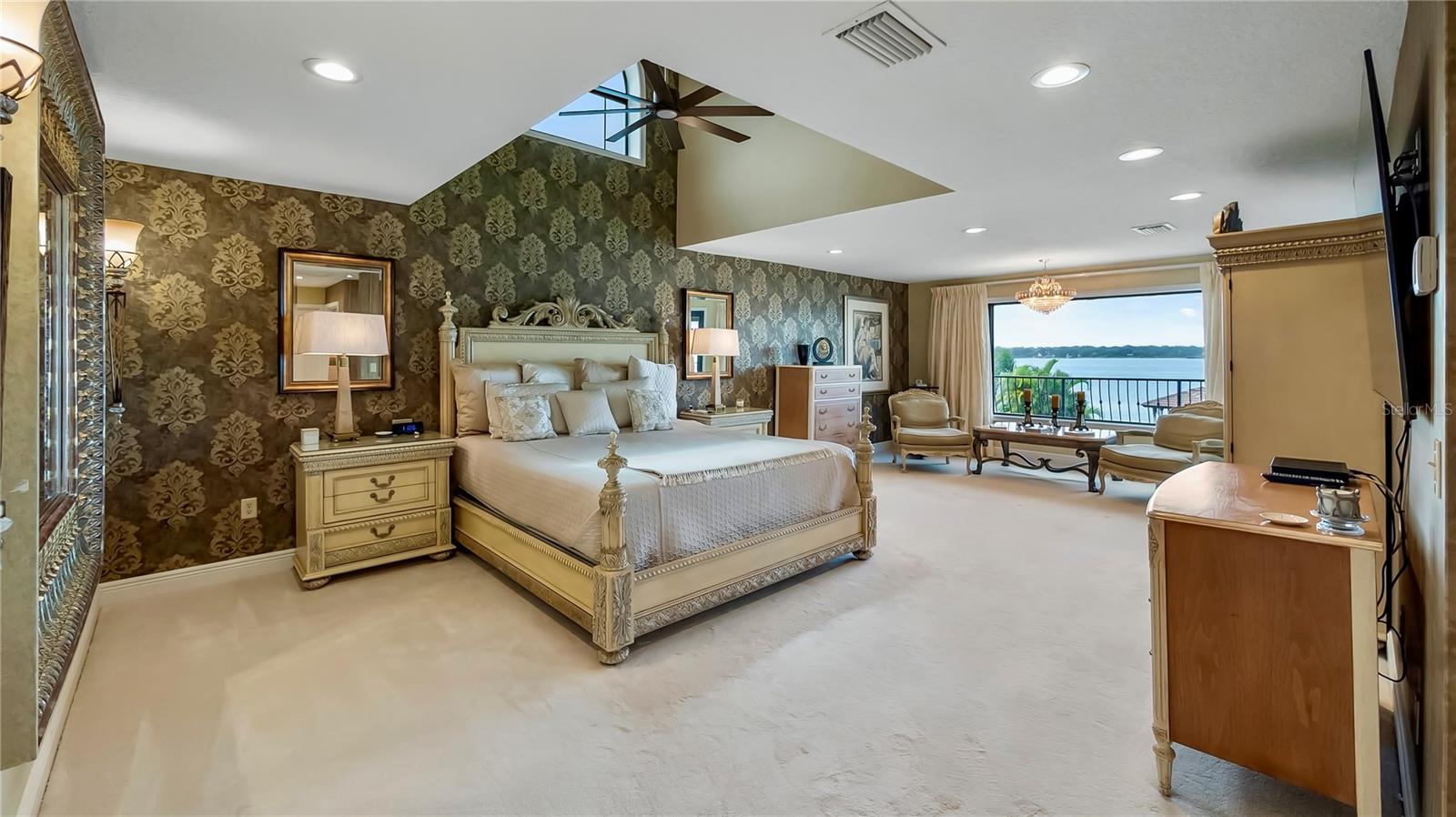 LAKE DOWN SHORES - Residential