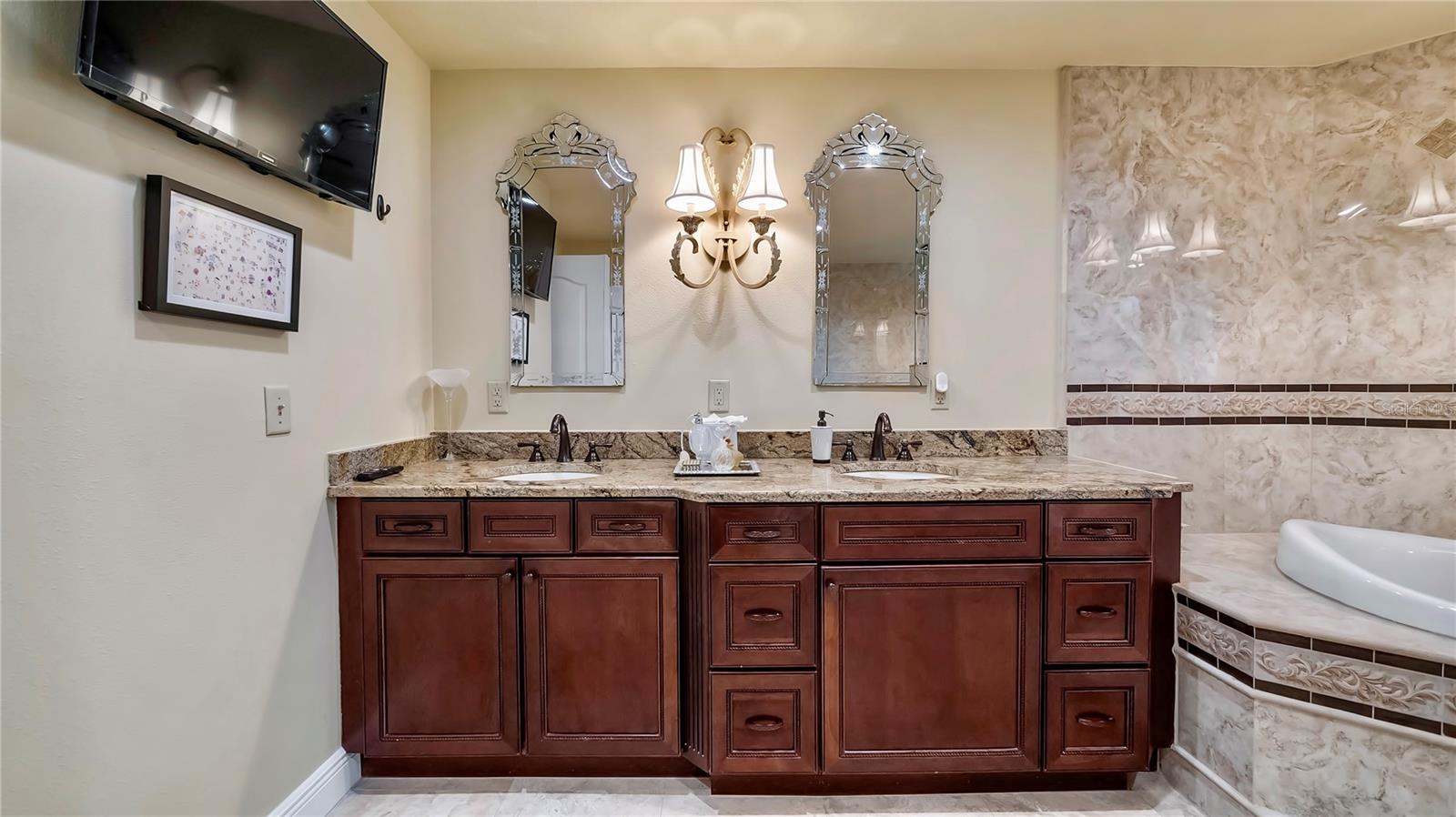 LAKE DOWN SHORES - Residential