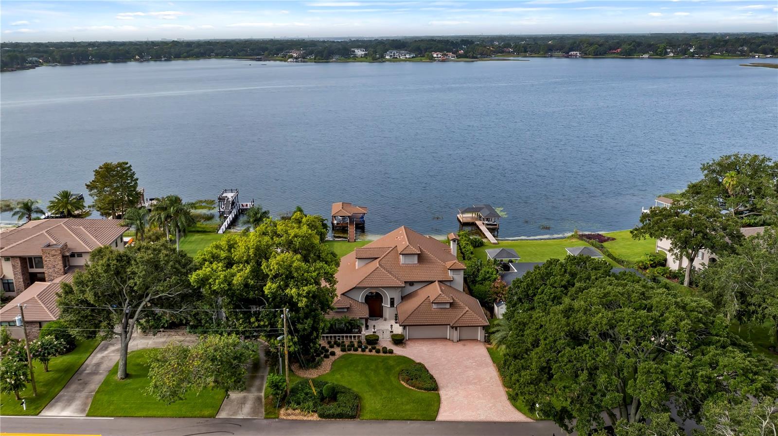 LAKE DOWN SHORES - Residential