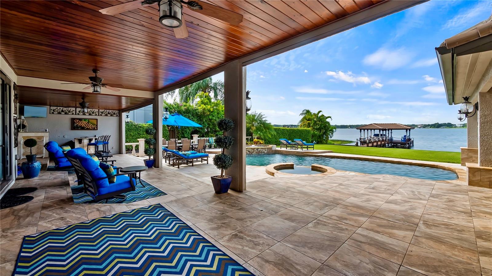 LAKE DOWN SHORES - Residential