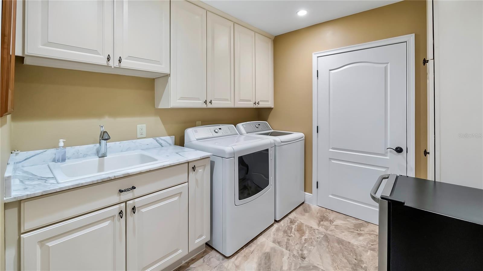 LAKE DOWN SHORES - Residential