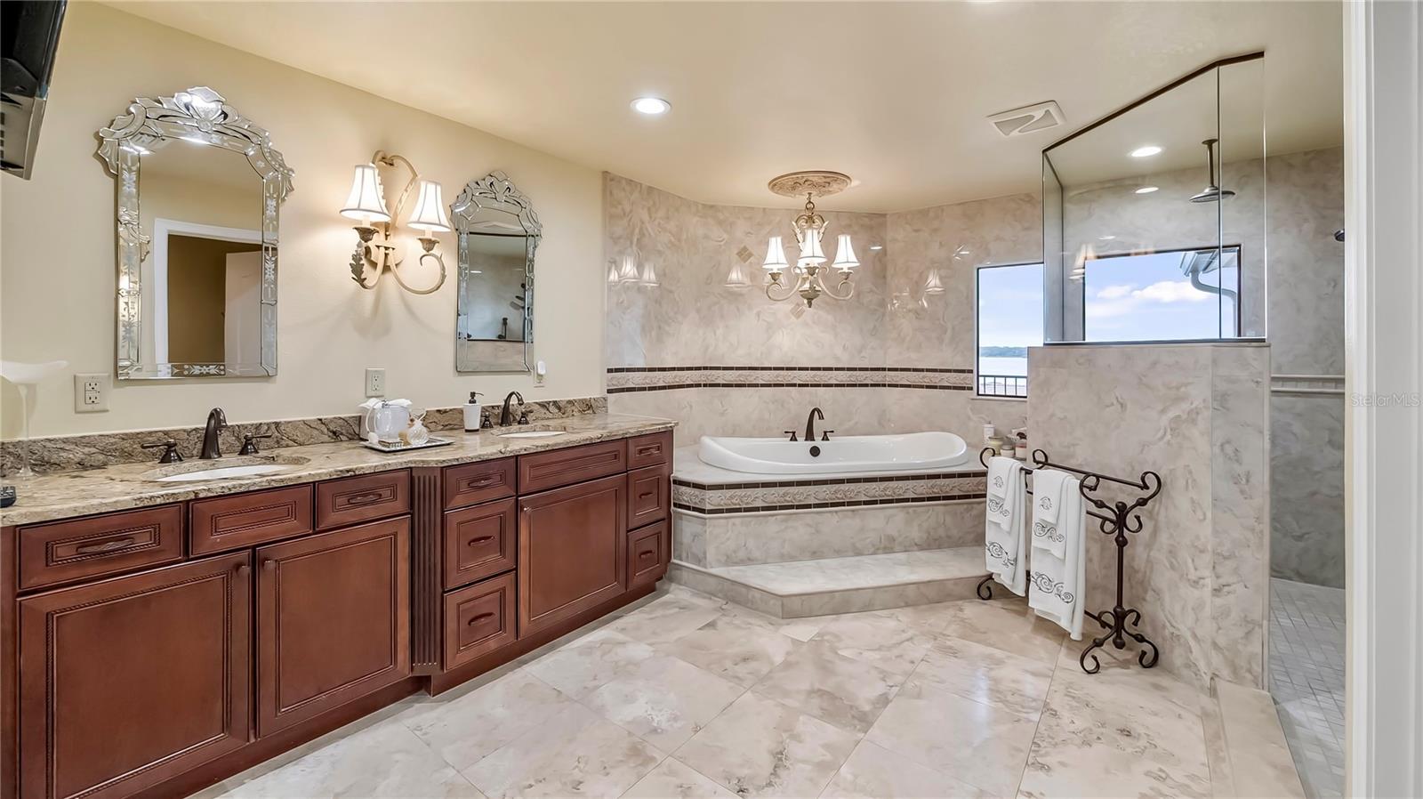 LAKE DOWN SHORES - Residential