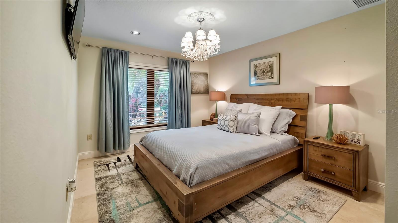 LAKE DOWN SHORES - Residential