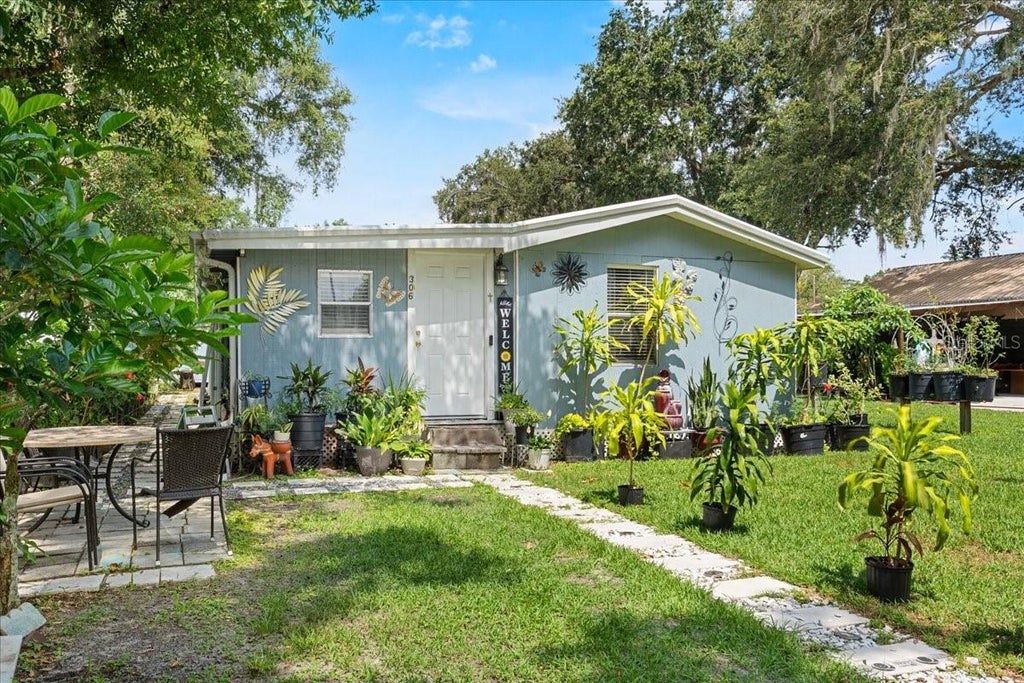 Photo of 306 Avenue A Wahneta E, Winter Haven, FL 33880 (MLS # TB8551383)