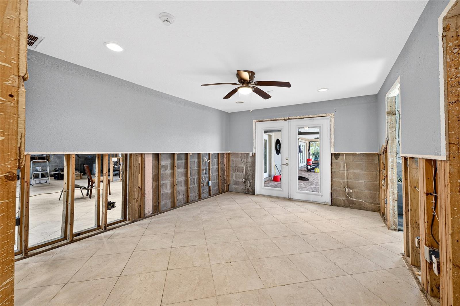 CARLTON ESTATES - Residential