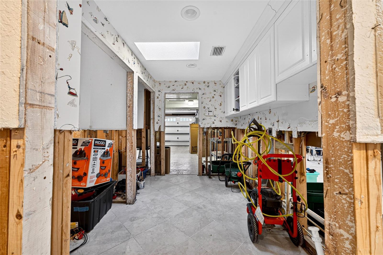 CARLTON ESTATES - Residential