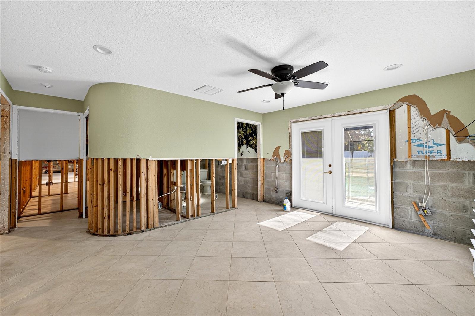 CARLTON ESTATES - Residential