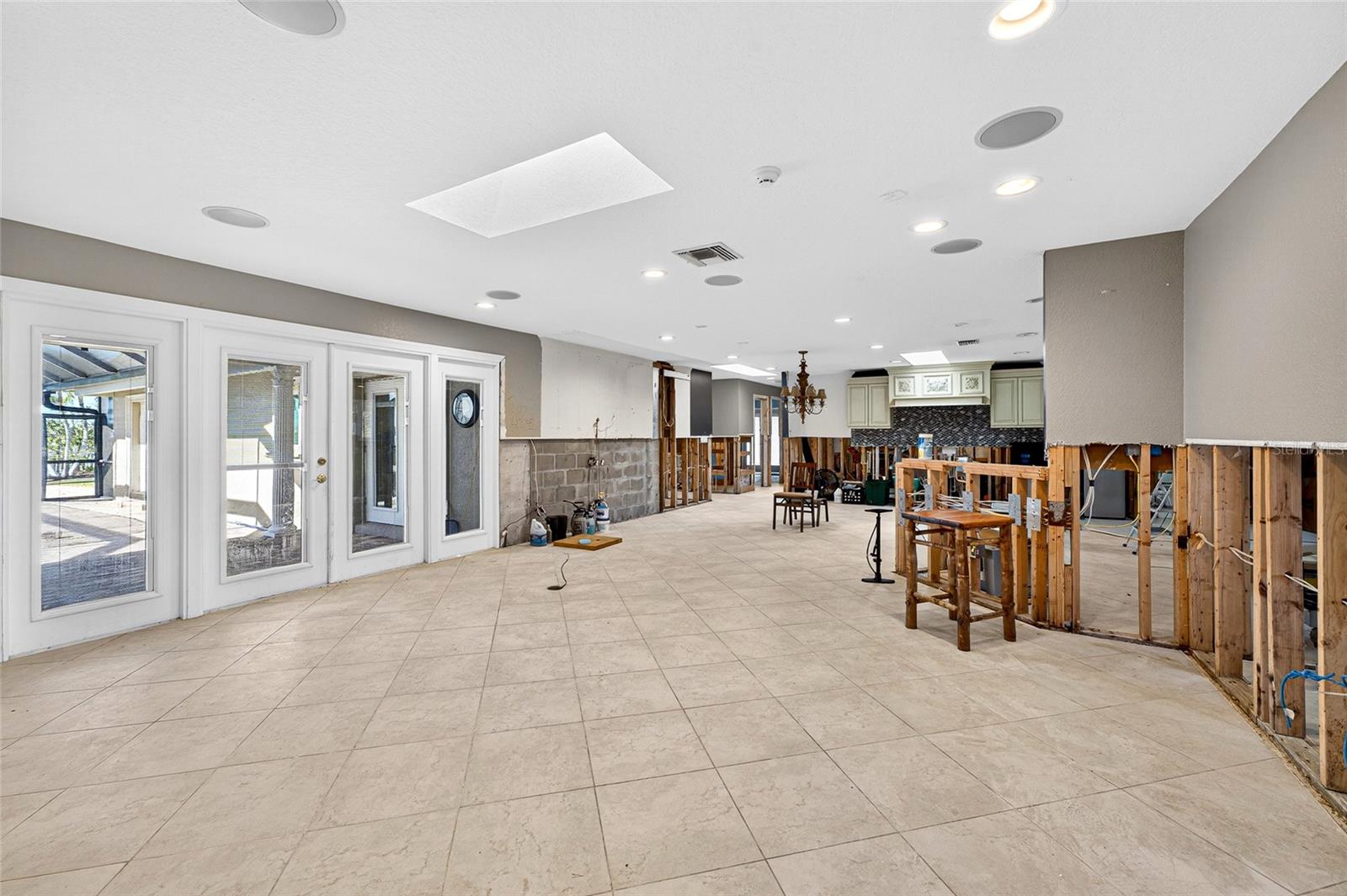 CARLTON ESTATES - Residential