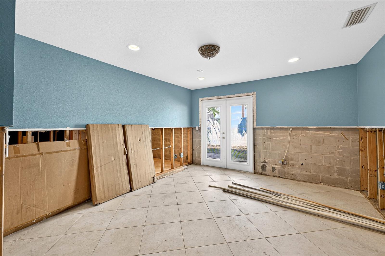 CARLTON ESTATES - Residential