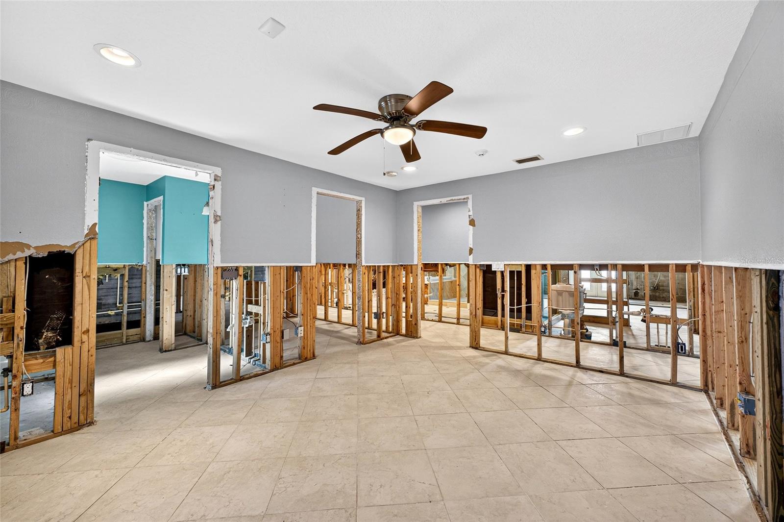 CARLTON ESTATES - Residential