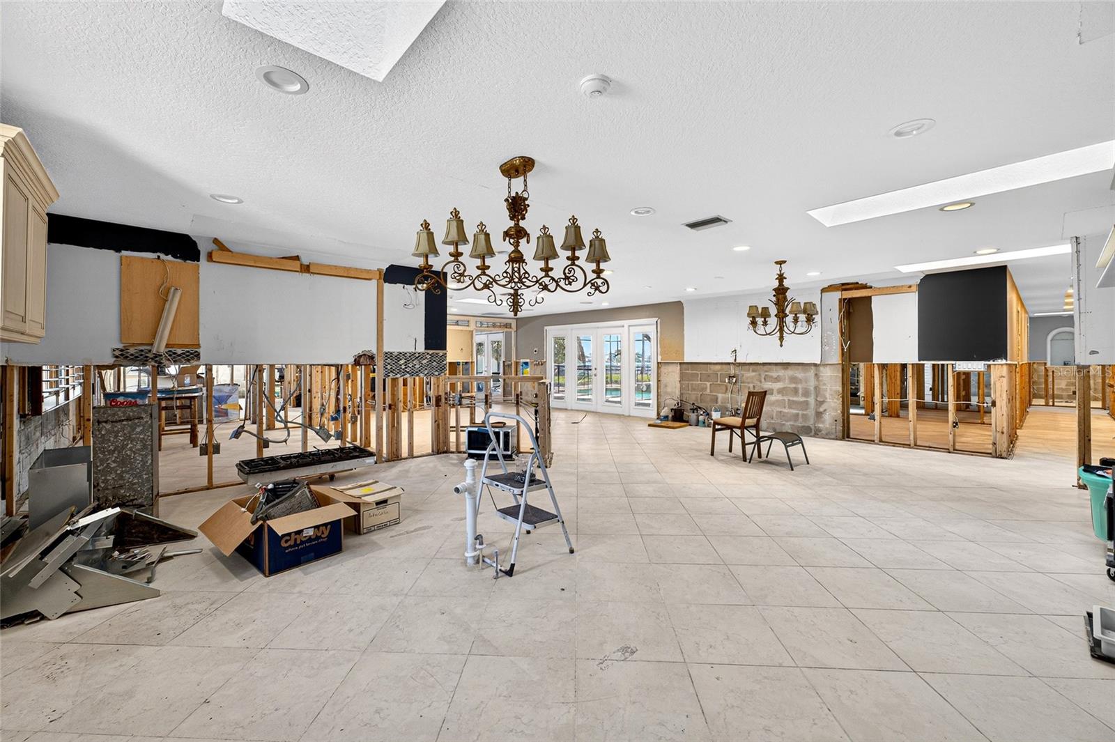 CARLTON ESTATES - Residential