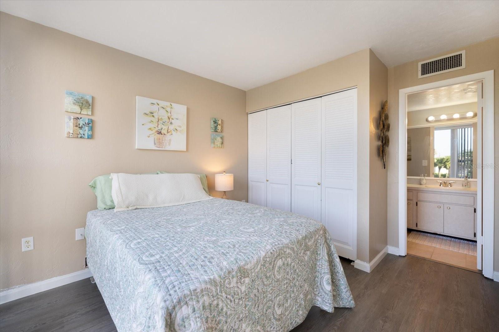 BIRD BAY VILLAGE - SANDPIPER APTS CONDO - Residential