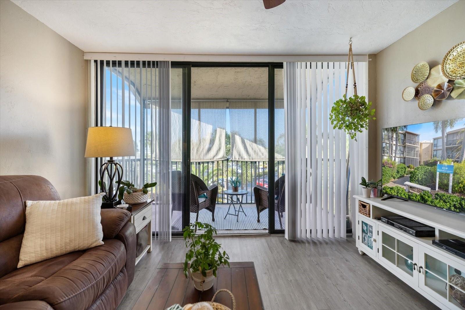 BIRD BAY VILLAGE - SANDPIPER APTS CONDO - Residential