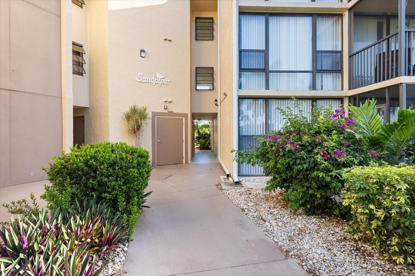 BIRD BAY VILLAGE - SANDPIPER APTS CONDO - Residential