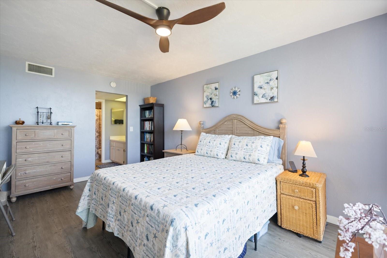 BIRD BAY VILLAGE - SANDPIPER APTS CONDO - Residential
