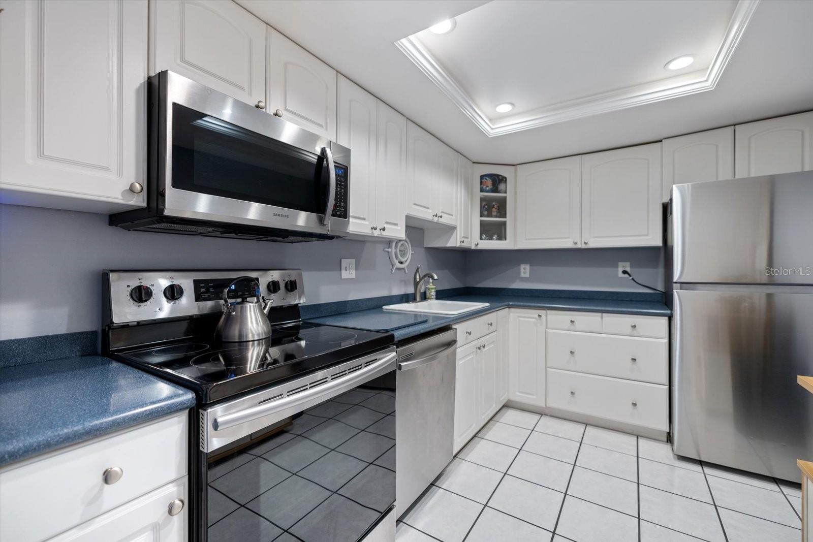 BIRD BAY VILLAGE - SANDPIPER APTS CONDO - Residential