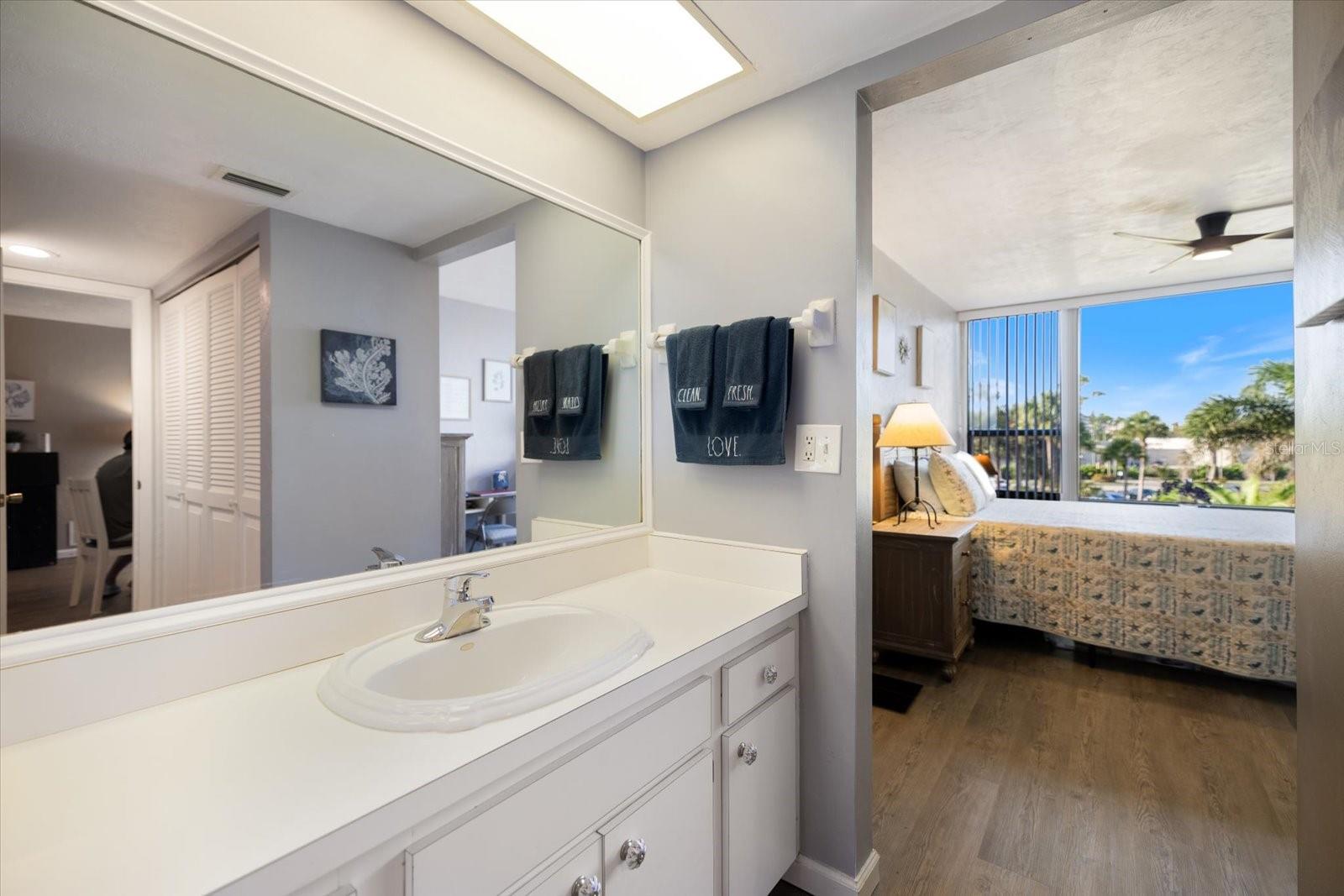 BIRD BAY VILLAGE - SANDPIPER APTS CONDO - Residential