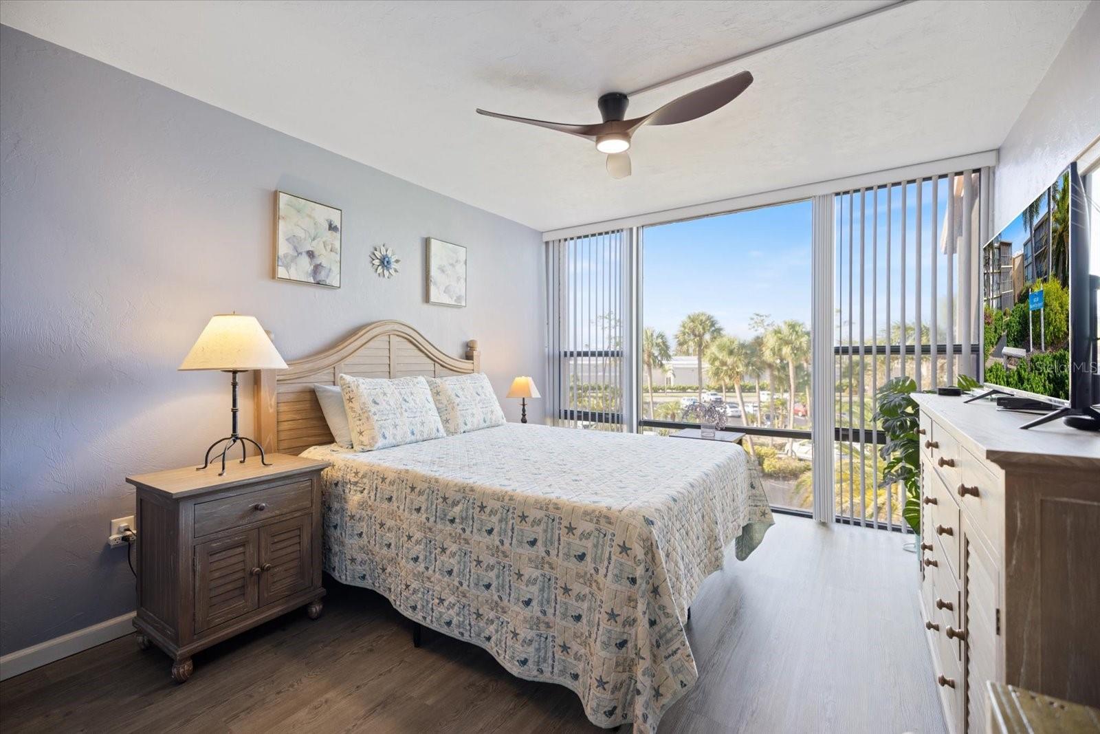 BIRD BAY VILLAGE - SANDPIPER APTS CONDO - Residential