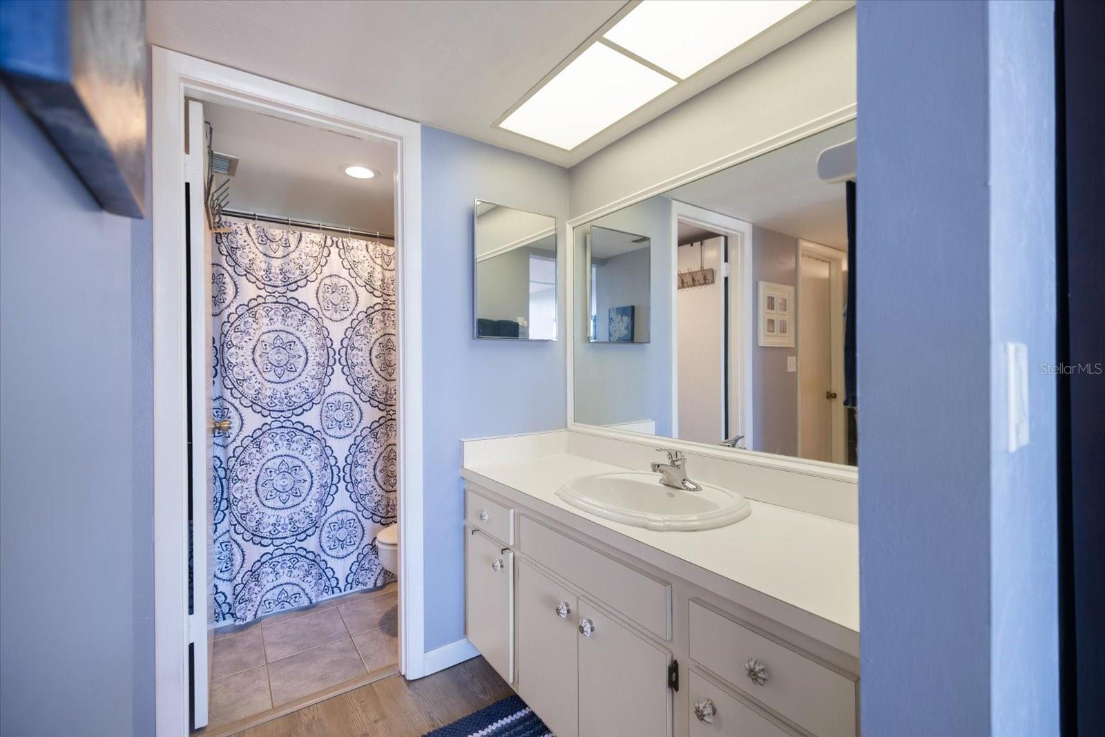 BIRD BAY VILLAGE - SANDPIPER APTS CONDO - Residential