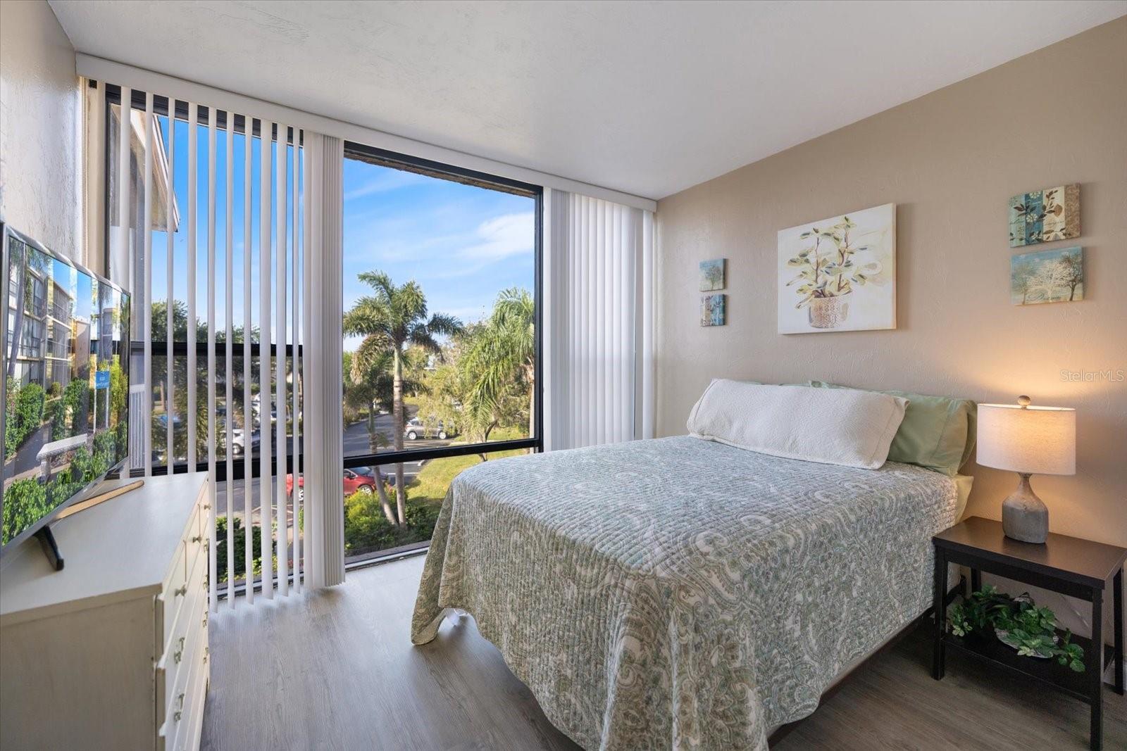 BIRD BAY VILLAGE - SANDPIPER APTS CONDO - Residential