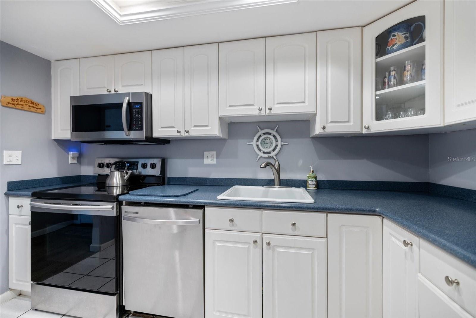 BIRD BAY VILLAGE - SANDPIPER APTS CONDO - Residential