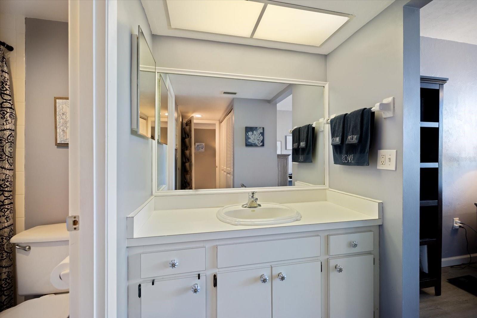 BIRD BAY VILLAGE - SANDPIPER APTS CONDO - Residential