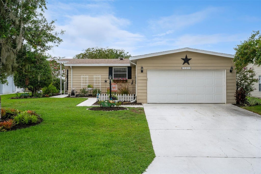 Photo of 25201 Clifford Hl, Leesburg, FL 34748 (MLS # G5116240)