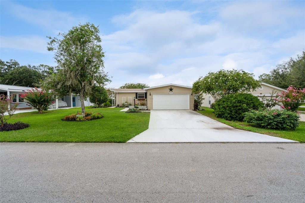 Photo of 25201 Clifford Hl, Leesburg, FL 34748 (MLS # G5116240)