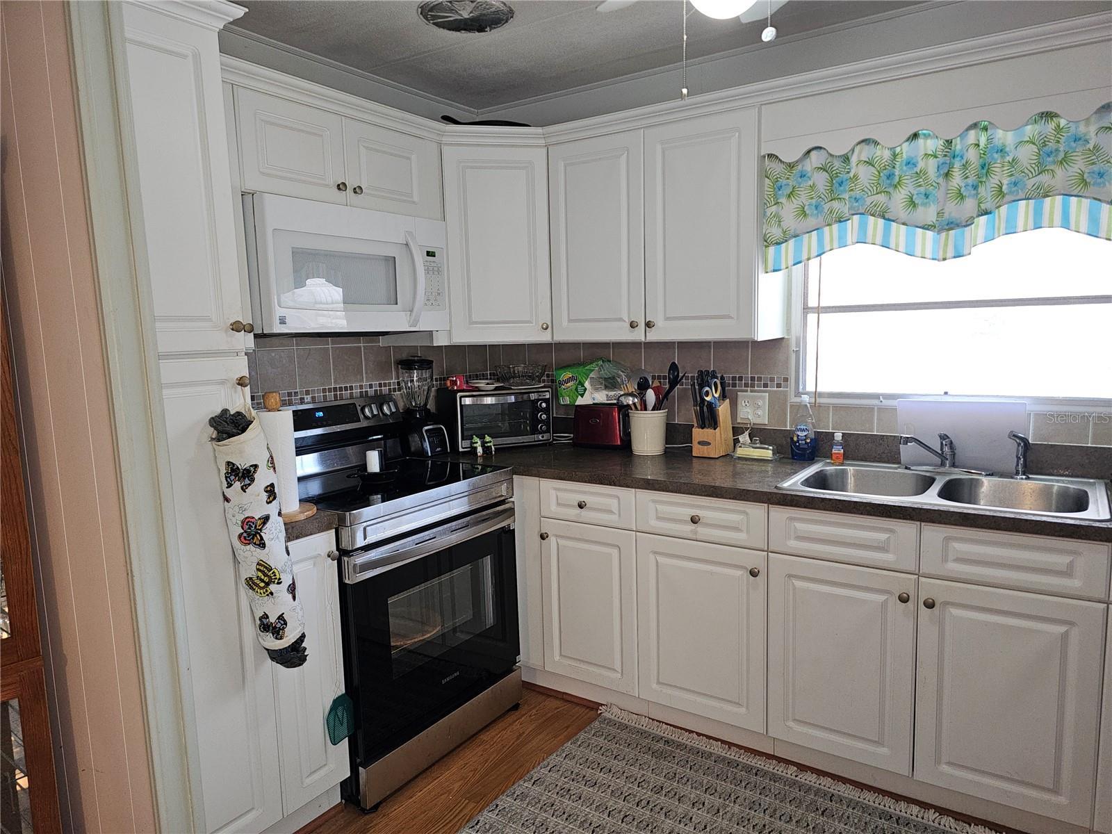 18675 US HIGHWAY 19 N 454