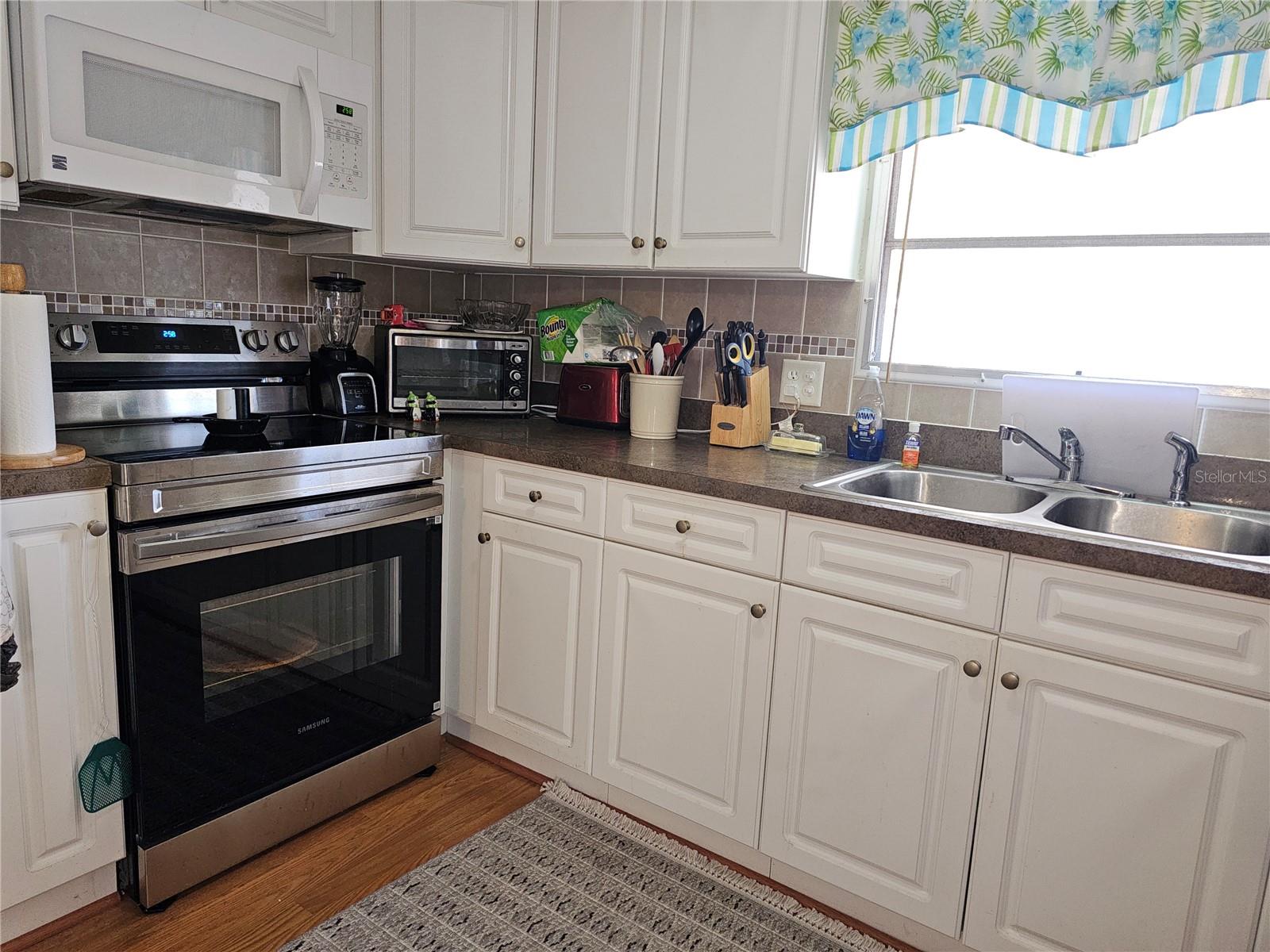 18675 US HIGHWAY 19 N 454