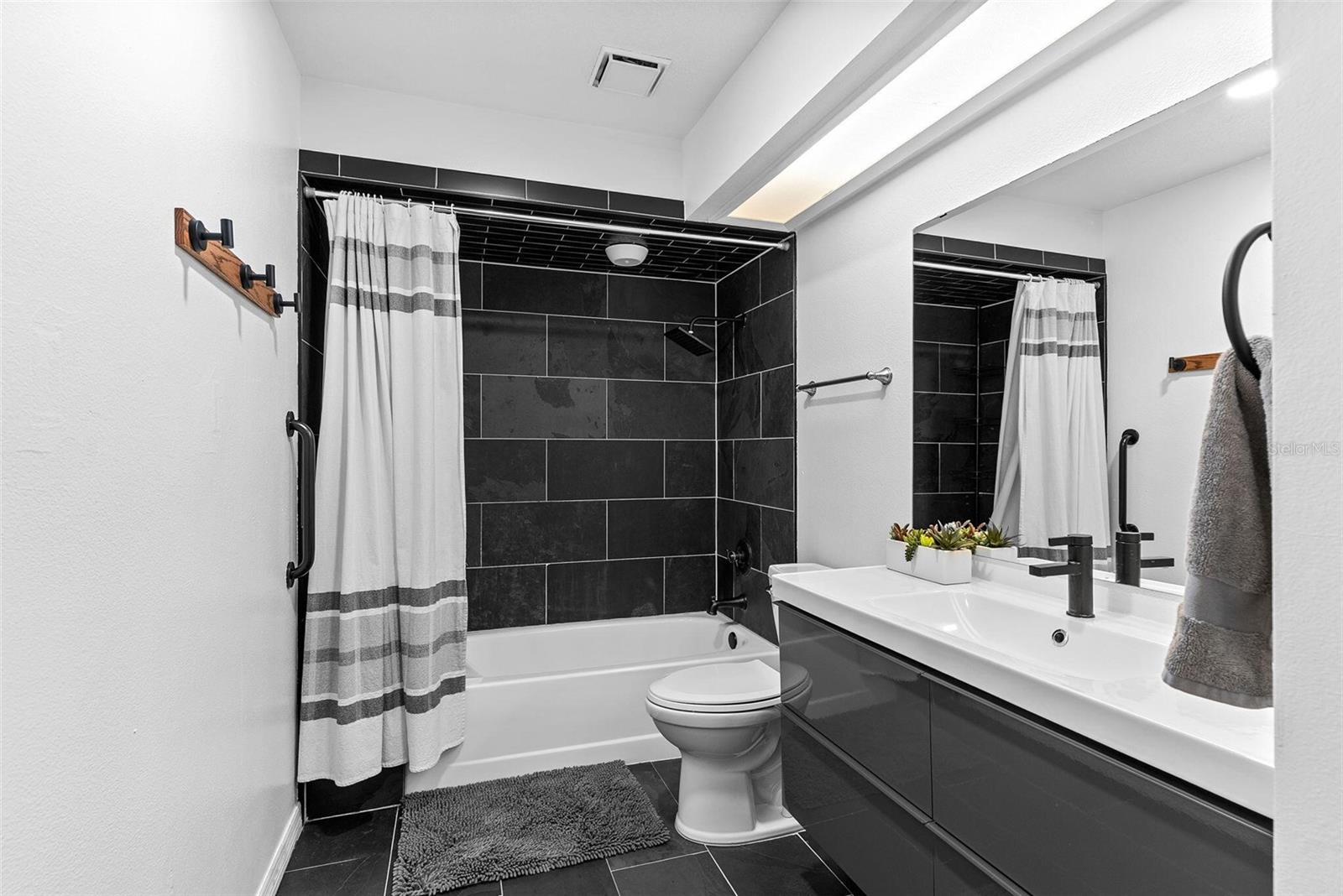 HUNTERS RUN - Residential