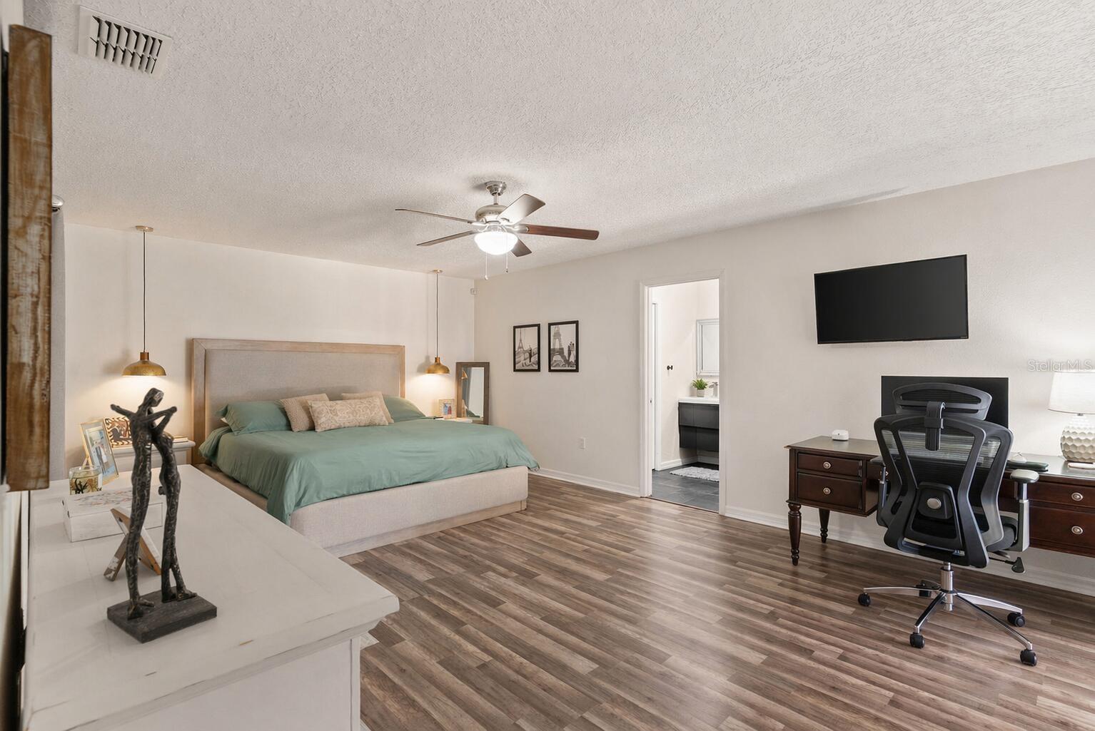 HUNTERS RUN - Residential