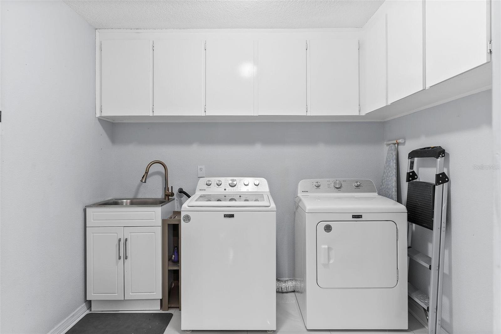 HUNTERS RUN - Residential