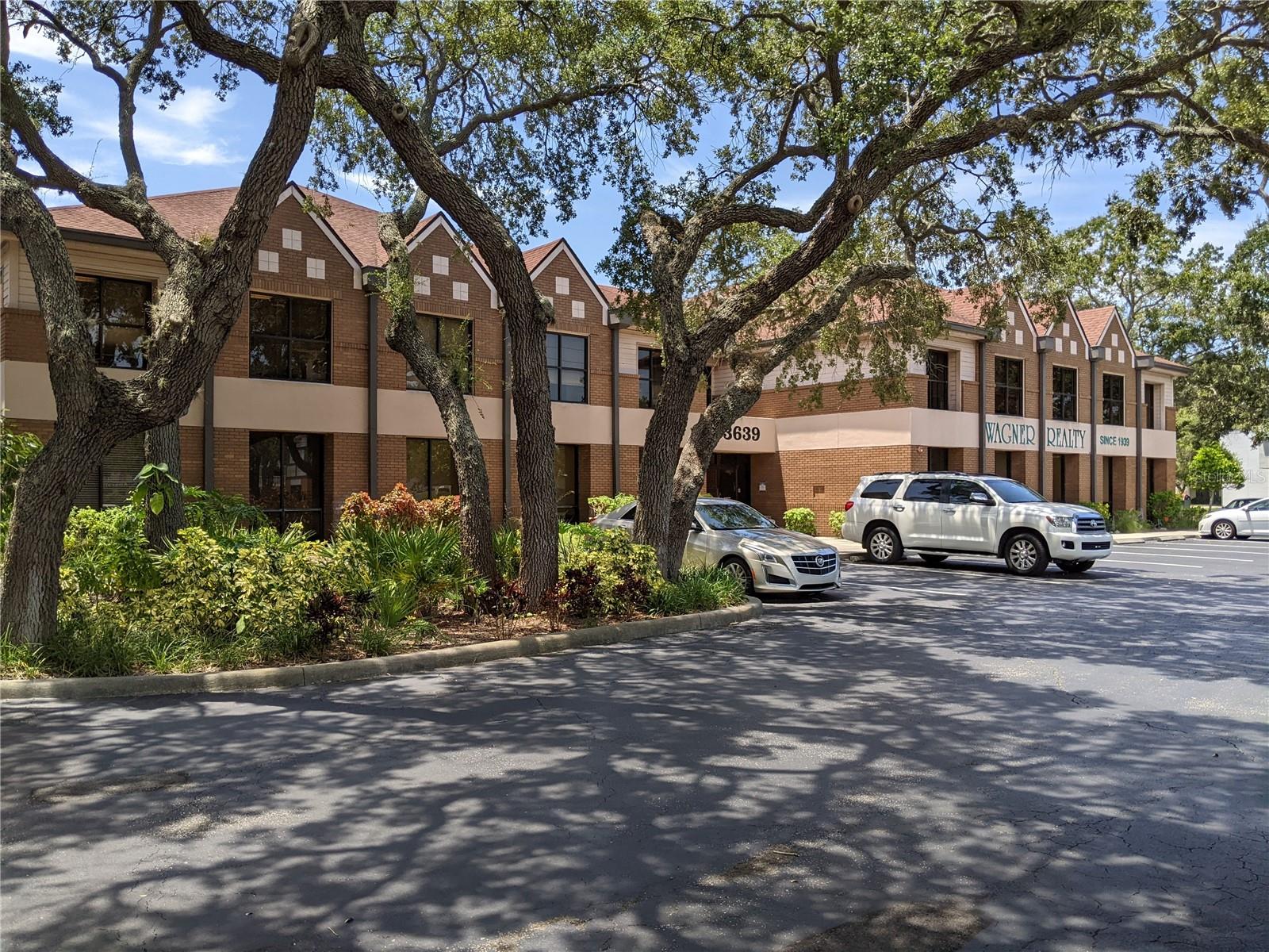 Office spaces in a variety of sizes for lease in the beautiful Wildewood Professional Park. Wildewood features a tranquil wooded and peaceful environment welcoming to any clientele while also being centrally located in Bradenton, Florida. This park is on the highly trafficked Cortez Road commercial corridor providing a prominent location with convenient access to West Bradenton, Downtown, and Lakewood Ranch.