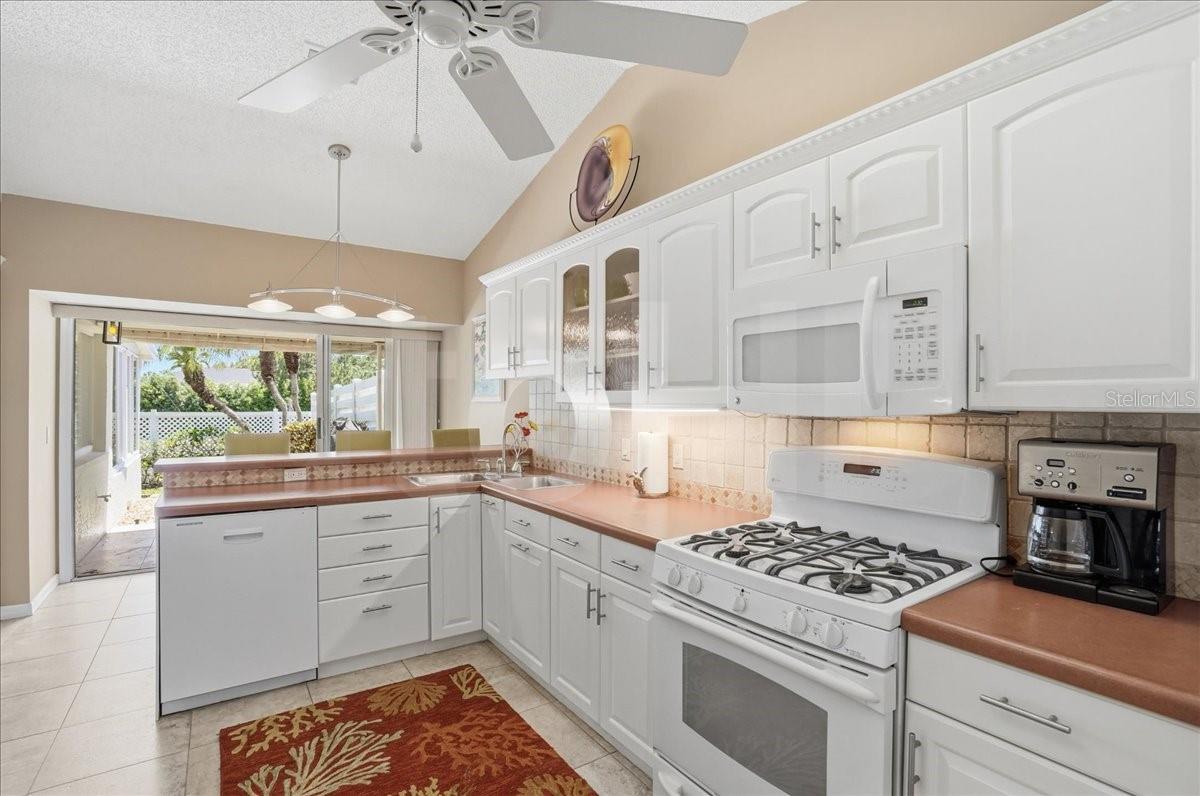 PALM COURT VILLAS PH 3, 5, 19, 37&43 - Residential