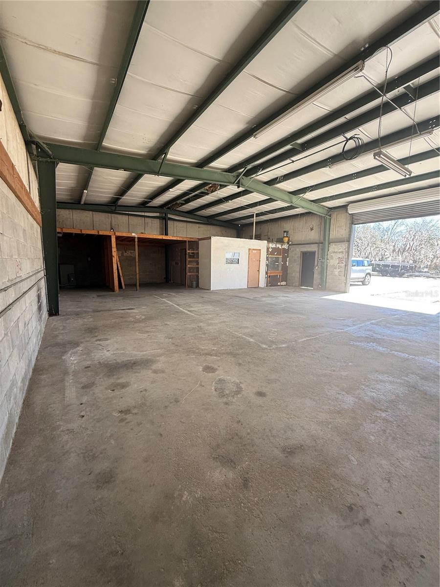 NORTHWEST INDUST PARK - Commercial Lease