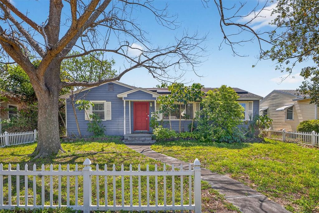 Photo of 734 40th Avenue NE, St Petersburg, FL 33703 (MLS # TB8494240)