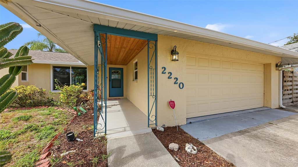 Photo of 2220 Doud Street, Sarasota, FL 34231 (MLS # A4698445)